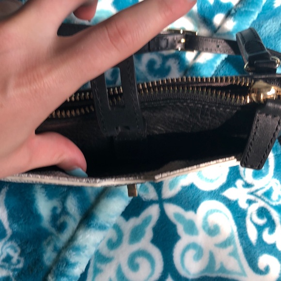 VINCE CAMUTO DARLA CROSSBODY - Picture 3 of 8